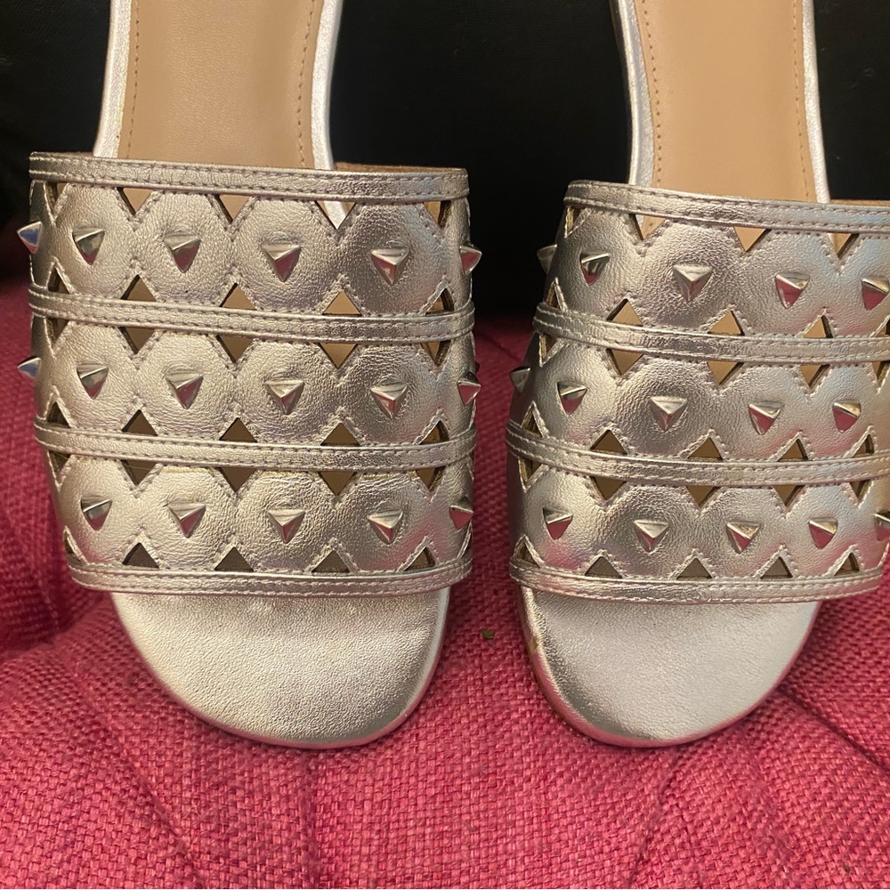 Like New Botkier Laser Cut Maeva Silver Slides Size 7.5